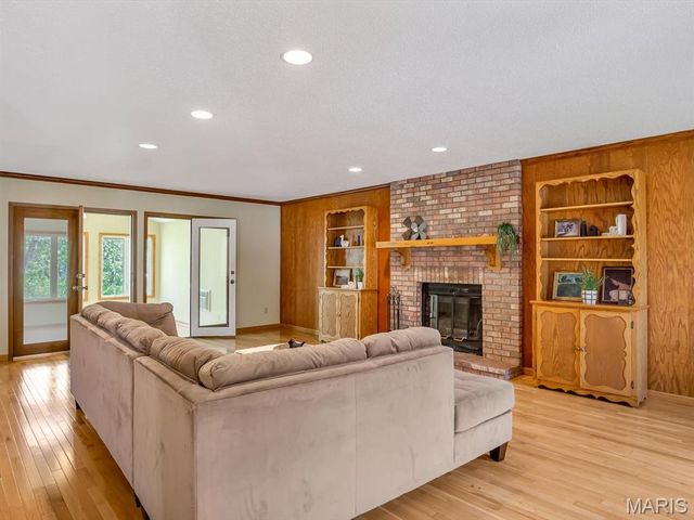 866 Meadowview Lane, Columbia, IL 62236