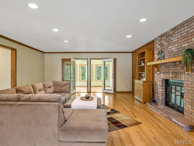 866 Meadowview Lane, Columbia, IL 62236