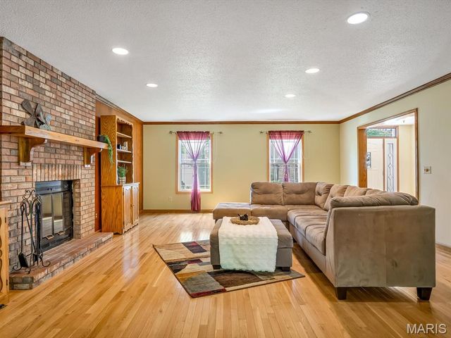 866 Meadowview Lane, Columbia, IL 62236