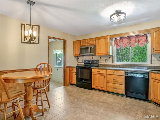 866 Meadowview Lane, Columbia, IL 62236