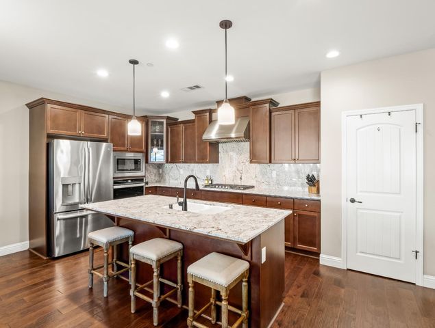 1719 N Whitmore Avenue, Clovis, CA 93619