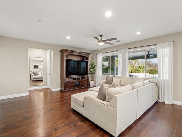 1719 N Whitmore Avenue, Clovis, CA 93619