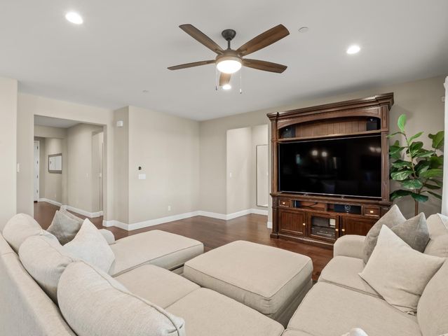 1719 N Whitmore Avenue, Clovis, CA 93619