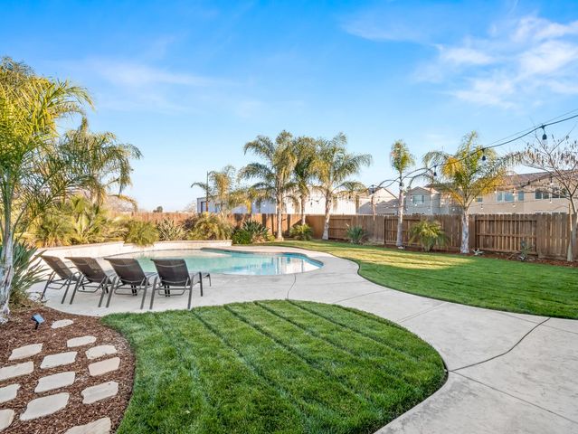 1719 N Whitmore Avenue, Clovis, CA 93619