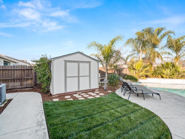 1719 N Whitmore Avenue, Clovis, CA 93619