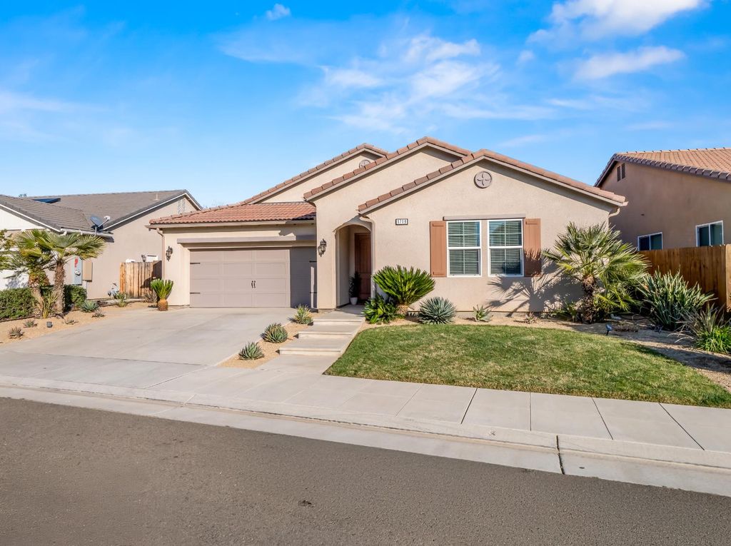 1719 N Whitmore Avenue, Clovis, CA 93619