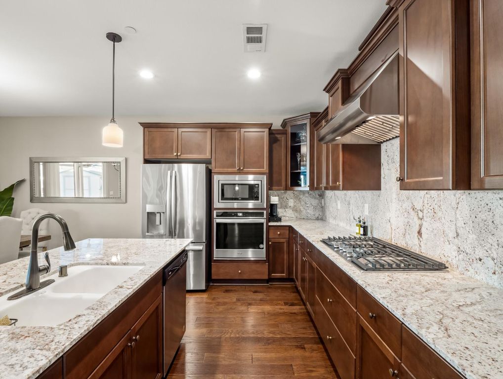 Image 13 of property listing at 1719 N Whitmore Avenue, Clovis, CA 93619