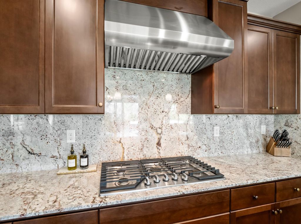 Image 14 of property listing at 1719 N Whitmore Avenue, Clovis, CA 93619