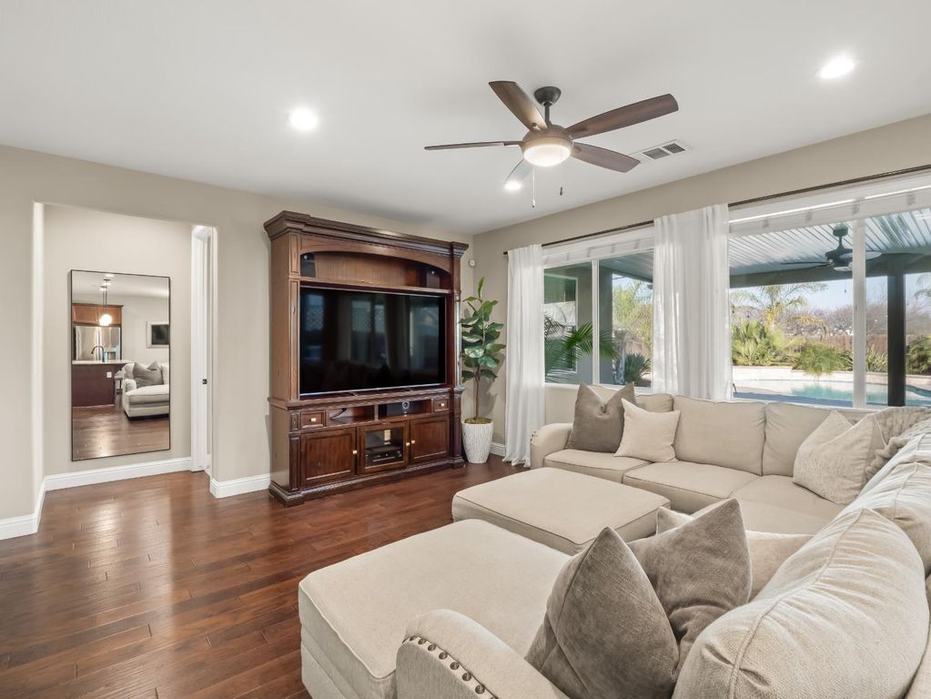 Image 17 of property listing at 1719 N Whitmore Avenue, Clovis, CA 93619