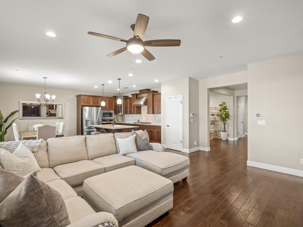 Image 19 of property listing at 1719 N Whitmore Avenue, Clovis, CA 93619