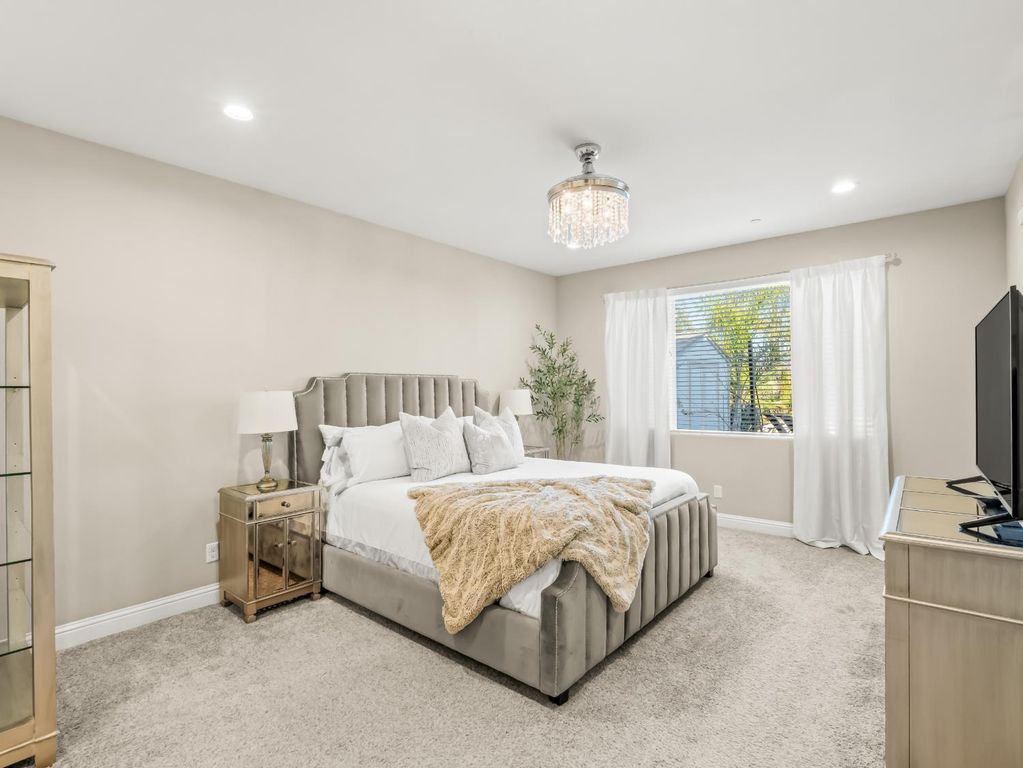 Image 21 of property listing at 1719 N Whitmore Avenue, Clovis, CA 93619