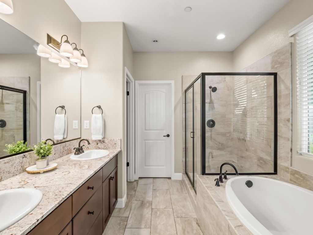 Image 23 of property listing at 1719 N Whitmore Avenue, Clovis, CA 93619