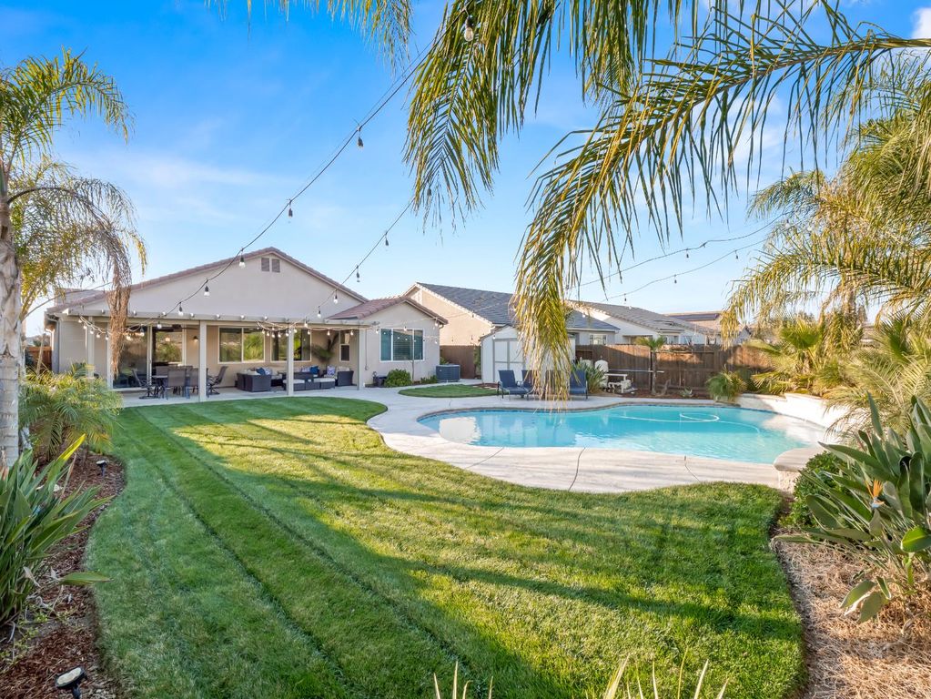 Image 37 of property listing at 1719 N Whitmore Avenue, Clovis, CA 93619