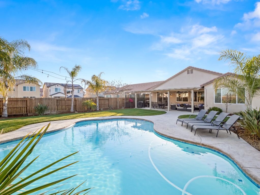 Image 41 of property listing at 1719 N Whitmore Avenue, Clovis, CA 93619