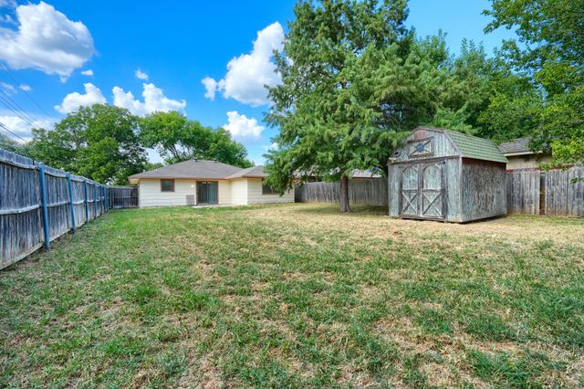 3135 Maple Avenue, Greenville, TX 75402