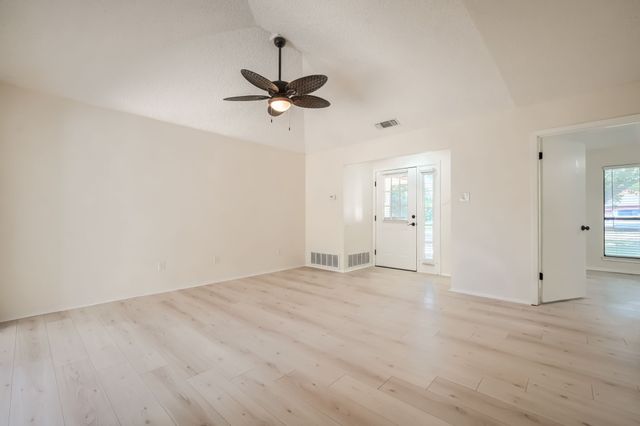 3135 Maple Avenue, Greenville, TX 75402