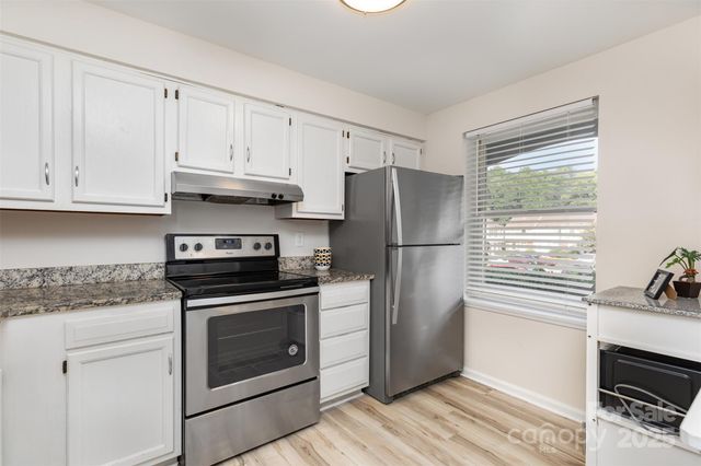 7324 Pebblestone Drive E, Charlotte, NC 28212
