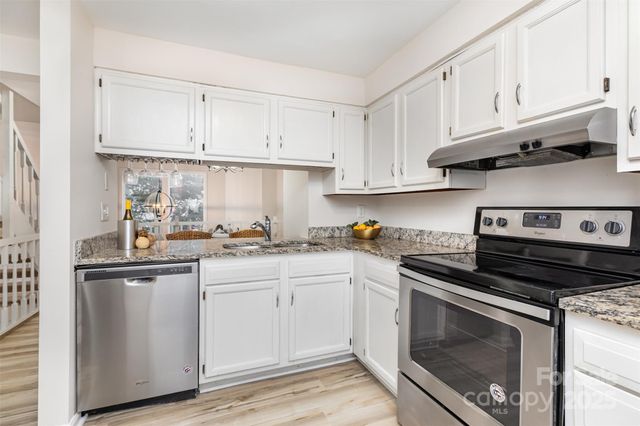 7324 Pebblestone Drive E, Charlotte, NC 28212