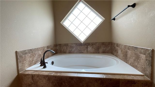 193 County Road 222, Orange Grove, TX 78372