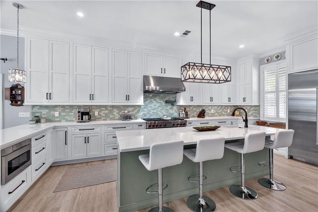 30 Admirals Cove, St. Simons Island, GA 31522