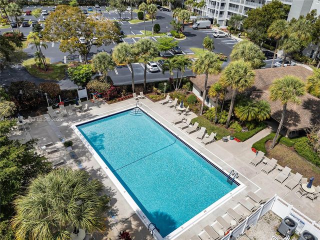 4015 W Palm Aire Dr 307, Pompano Beach, FL 33069