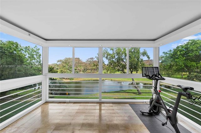 4015 W Palm Aire Dr 307, Pompano Beach, FL 33069