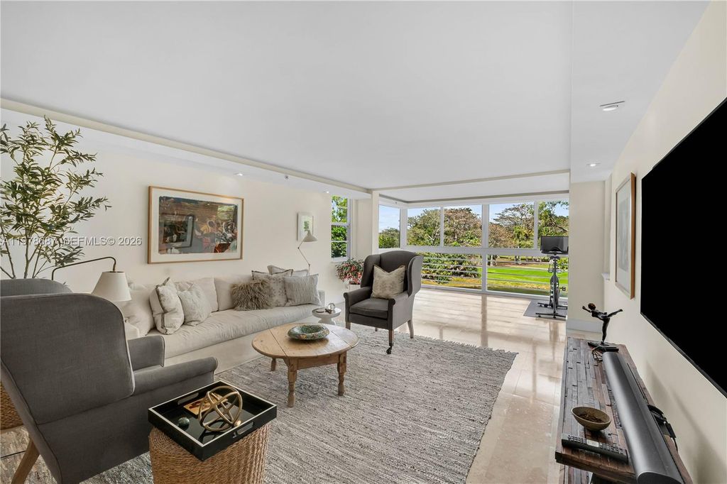 4015 W Palm Aire Dr 307, Pompano Beach, FL 33069