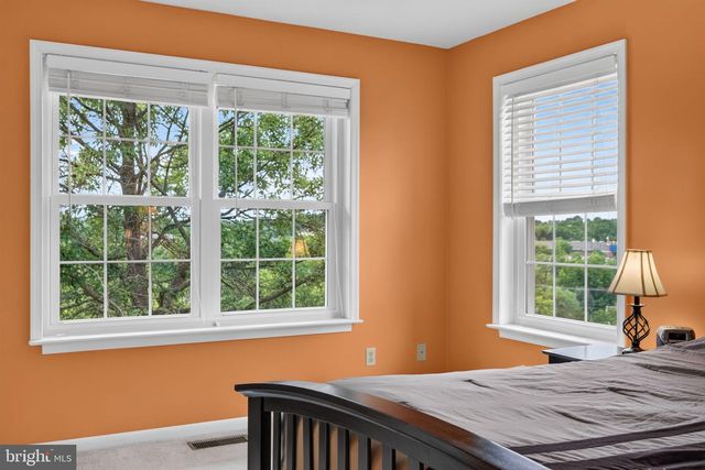 321 HAMILTON DR, Harleysville, PA 19438