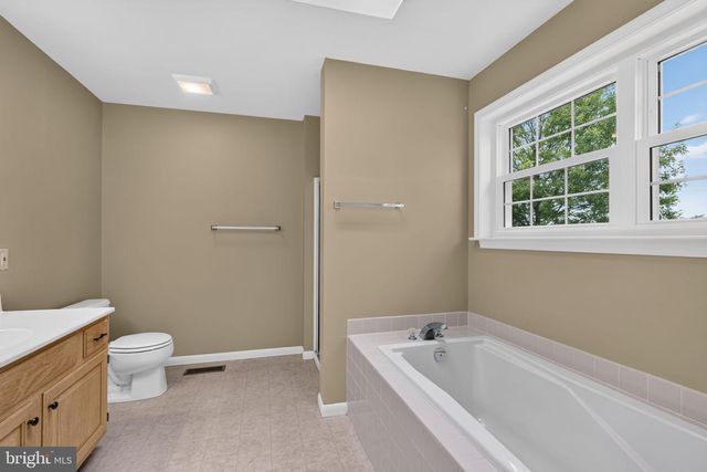 321 HAMILTON DR, Harleysville, PA 19438