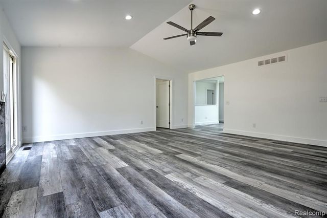 1569 Oak Grove Drive, Walled Lake, MI 48390