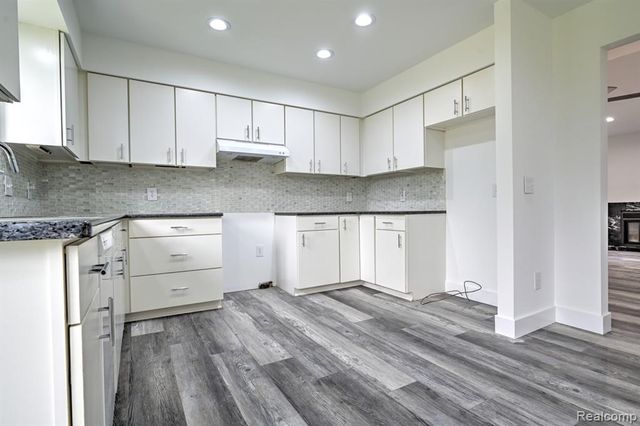 1569 Oak Grove Drive, Walled Lake, MI 48390