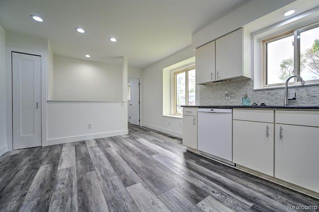 1569 Oak Grove Drive, Walled Lake, MI 48390