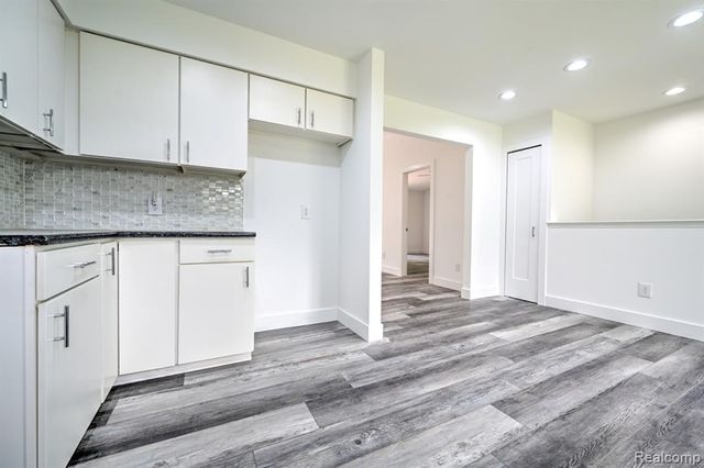 1569 Oak Grove Drive, Walled Lake, MI 48390