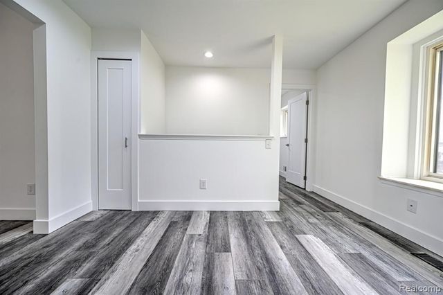 1569 Oak Grove Drive, Walled Lake, MI 48390