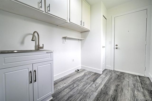 1569 Oak Grove Drive, Walled Lake, MI 48390