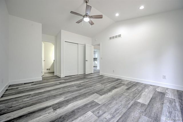 1569 Oak Grove Drive, Walled Lake, MI 48390