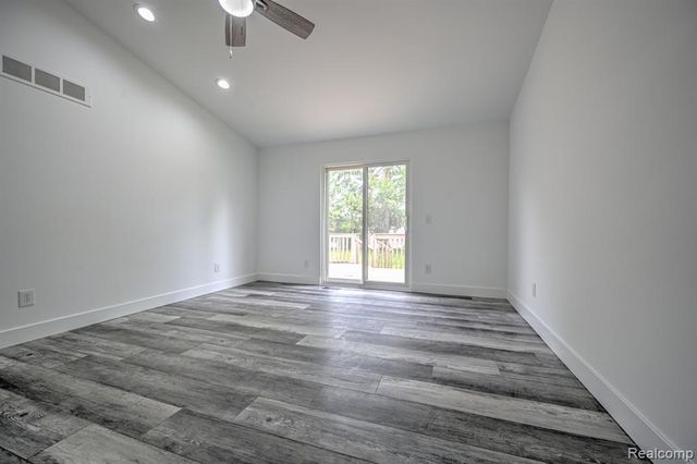 1569 Oak Grove Drive, Walled Lake, MI 48390