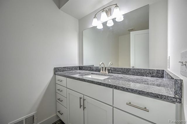 1569 Oak Grove Drive, Walled Lake, MI 48390
