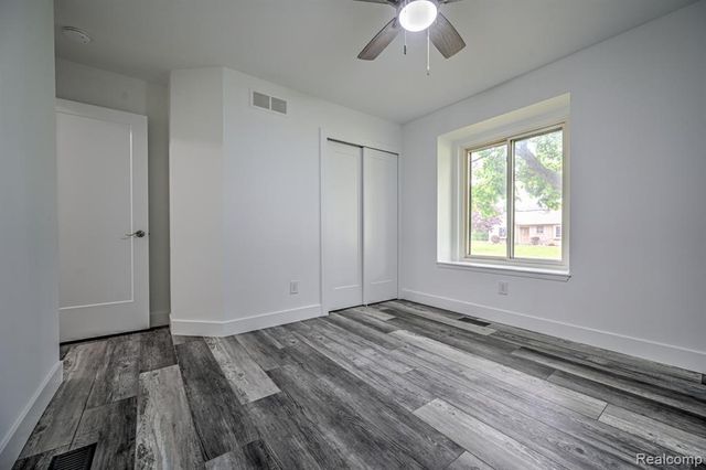 1569 Oak Grove Drive, Walled Lake, MI 48390