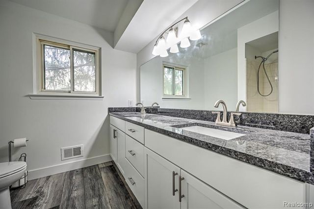1569 Oak Grove Drive, Walled Lake, MI 48390