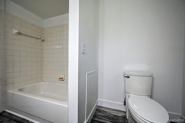 1569 Oak Grove Drive, Walled Lake, MI 48390