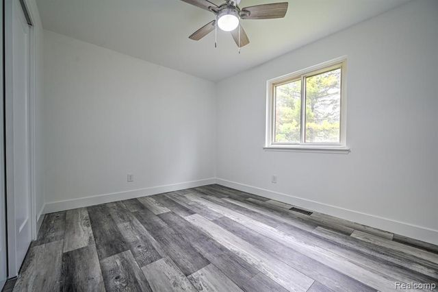 1569 Oak Grove Drive, Walled Lake, MI 48390