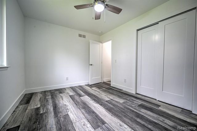 1569 Oak Grove Drive, Walled Lake, MI 48390