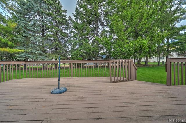 1569 Oak Grove Drive, Walled Lake, MI 48390