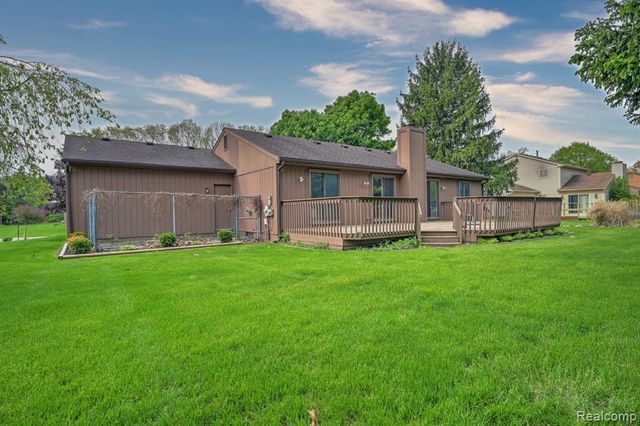 1569 Oak Grove Drive, Walled Lake, MI 48390