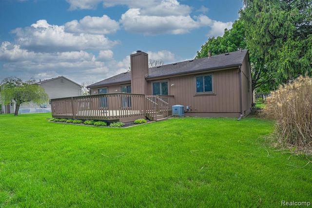 1569 Oak Grove Drive, Walled Lake, MI 48390