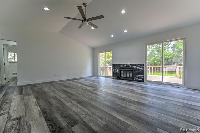 1569 Oak Grove Drive, Walled Lake, MI 48390