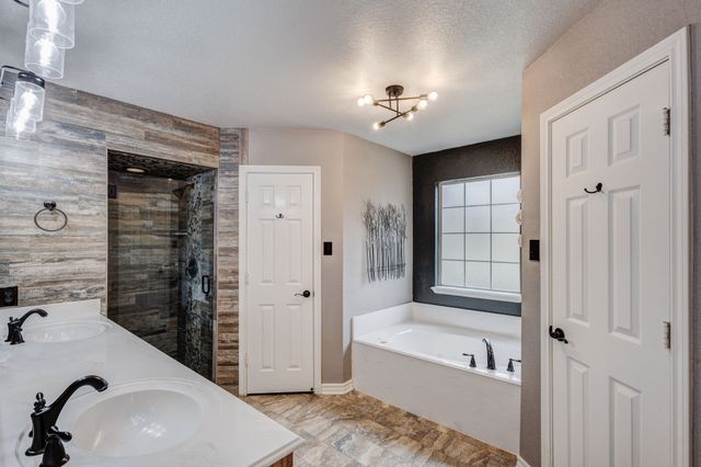 6609 Silver Oak Lane, Fort Worth, TX 76135