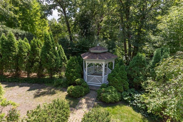 6630 Horseshoe Curve, Chanhassen, MN 55317