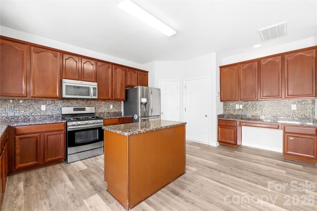 2704 Piersland Drive, Matthews, NC 28104